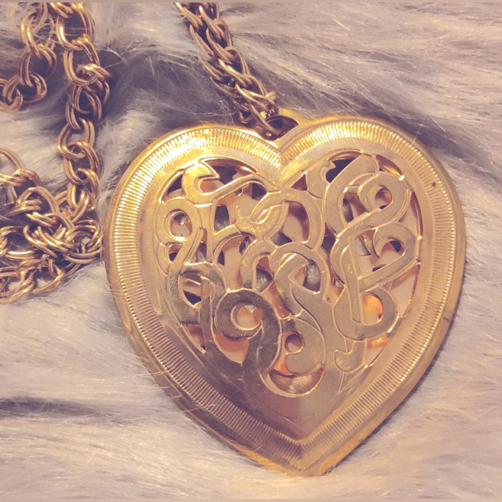 Necklace Heart Celtic Scroll open design 2.5”, double link goldtone, 24” chain - Picture 3 of 5